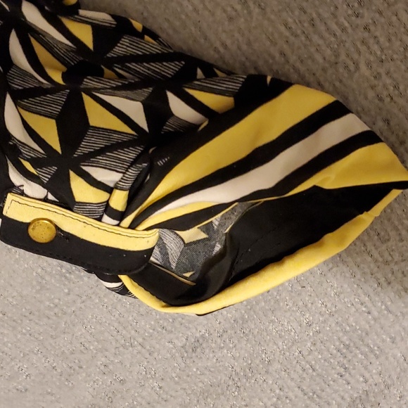 70s Style Fun Yellow and Black Pattern Dress! - Picture 3 of 5